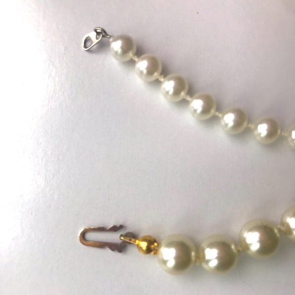 2 Vintage Choker Length Faux Pearl Necklaces - Picture 2 of 5